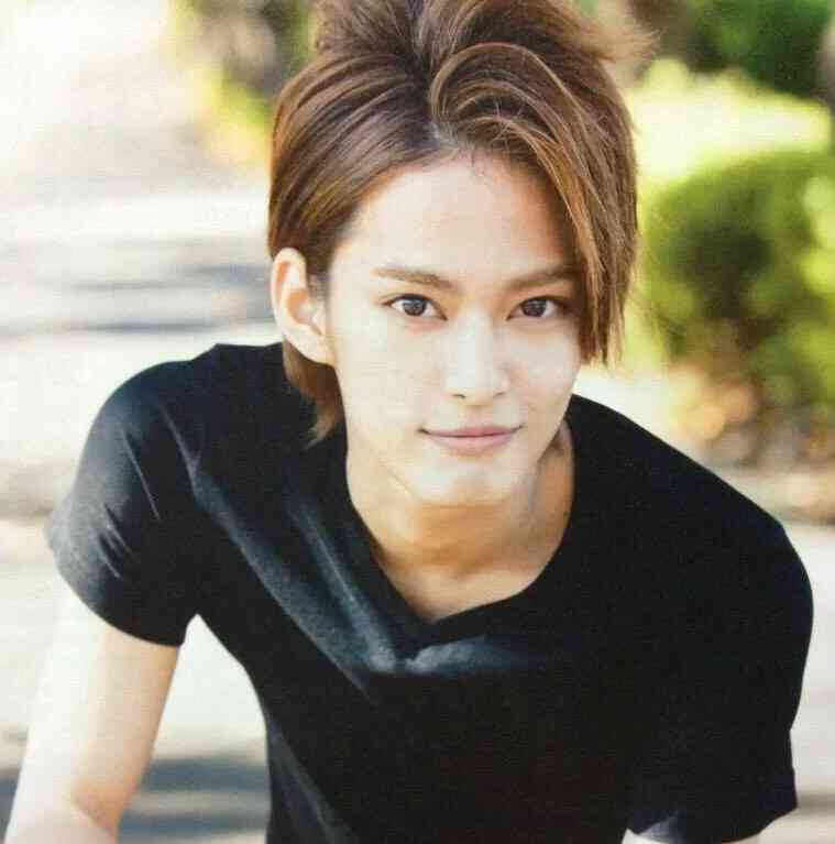 鋭い目の男性が好きな人