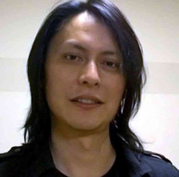 鋭い目の男性が好きな人