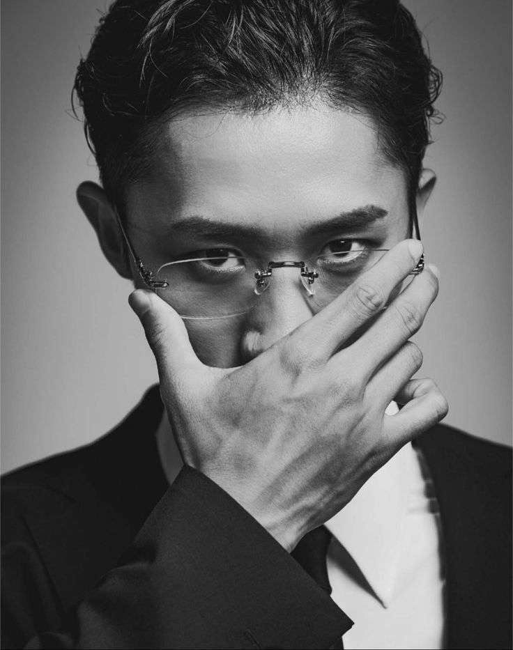 鋭い目の男性が好きな人