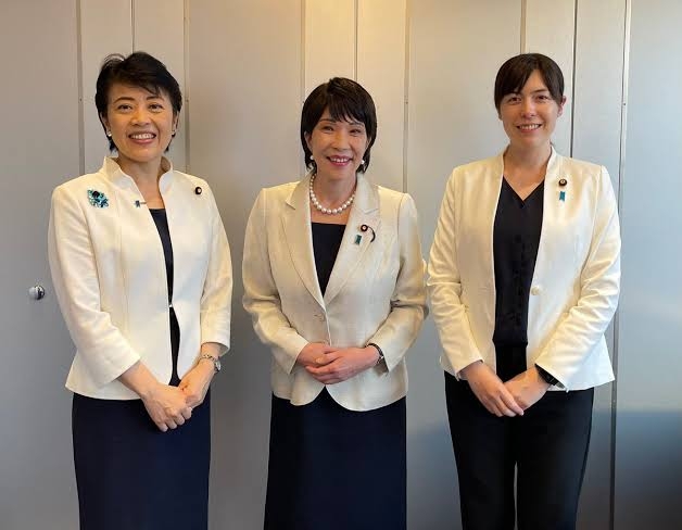 小野田紀美大臣が怒り、銀色ドレス巡る誹謗中傷投稿に「ヘイトにドレスを巻き込むな、営業妨害」