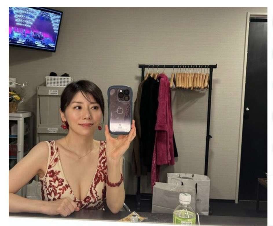 小野田紀美大臣が怒り、銀色ドレス巡る誹謗中傷投稿に「ヘイトにドレスを巻き込むな、営業妨害」