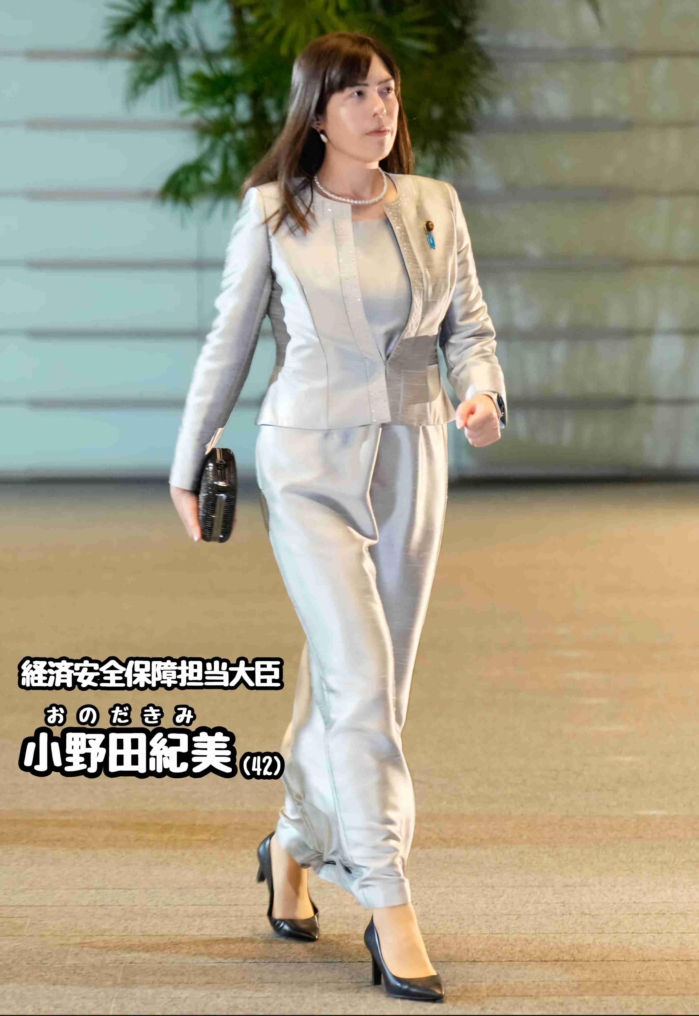 小野田紀美大臣が怒り、銀色ドレス巡る誹謗中傷投稿に「ヘイトにドレスを巻き込むな、営業妨害」