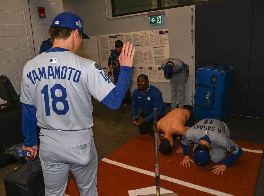 ドジャース、死闘を制して球団史上初の連覇達成！　山本由伸が連投好救援でWS3勝目　スミス決勝弾　大谷翔平は三回途中KOも総力戦でひっくり返す