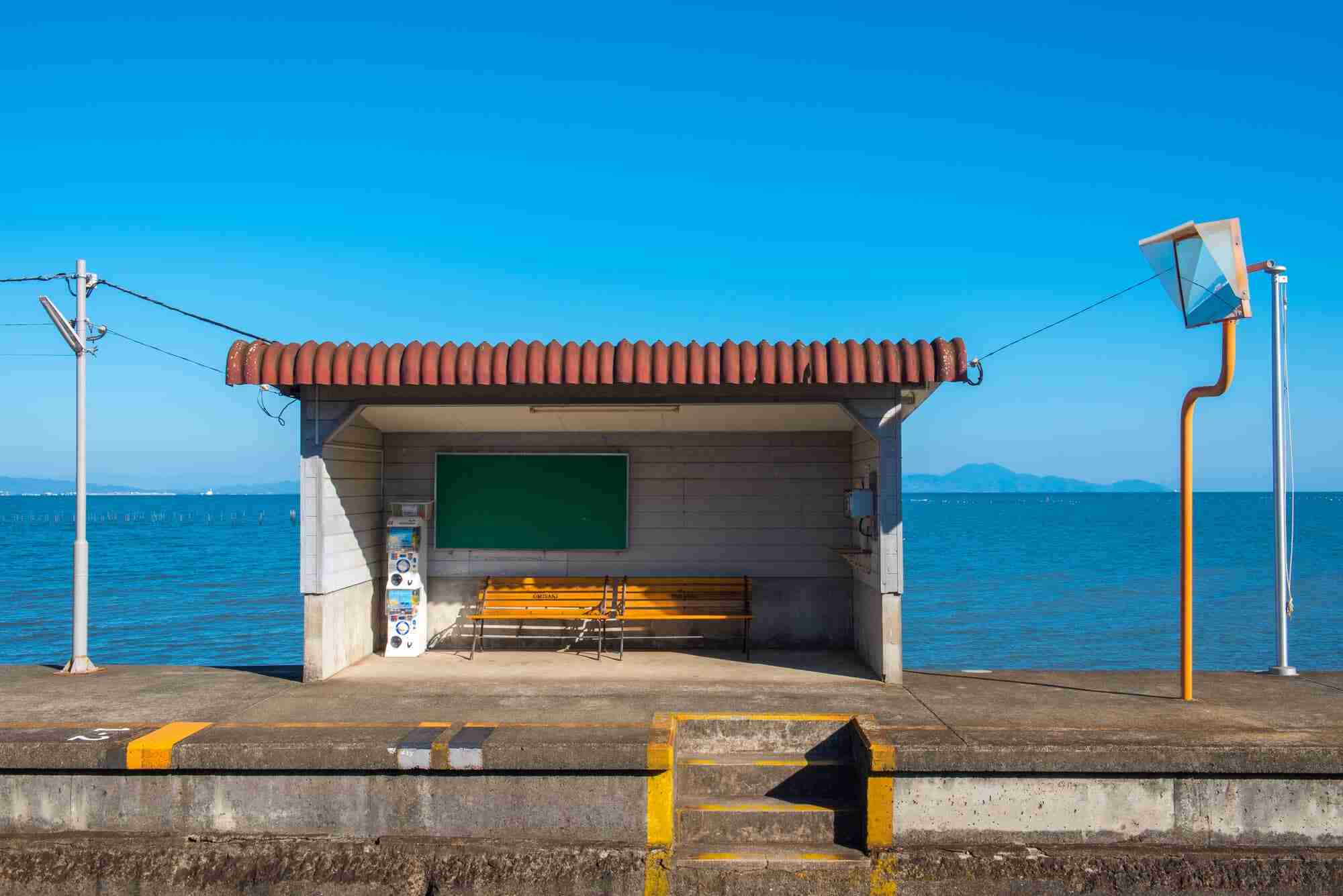 目的なく電車に乗って知らない駅に降りてみる