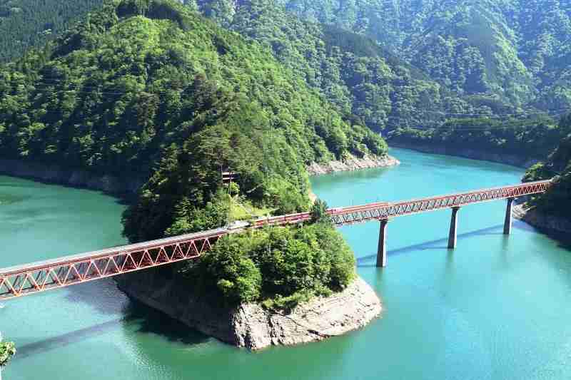 目的なく電車に乗って知らない駅に降りてみる