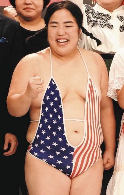 ゆりにゃ、美脚際立つ柄タイツ×ショーパン姿でダンス披露「脚長すぎて二度見」「スタイルが神」と反響