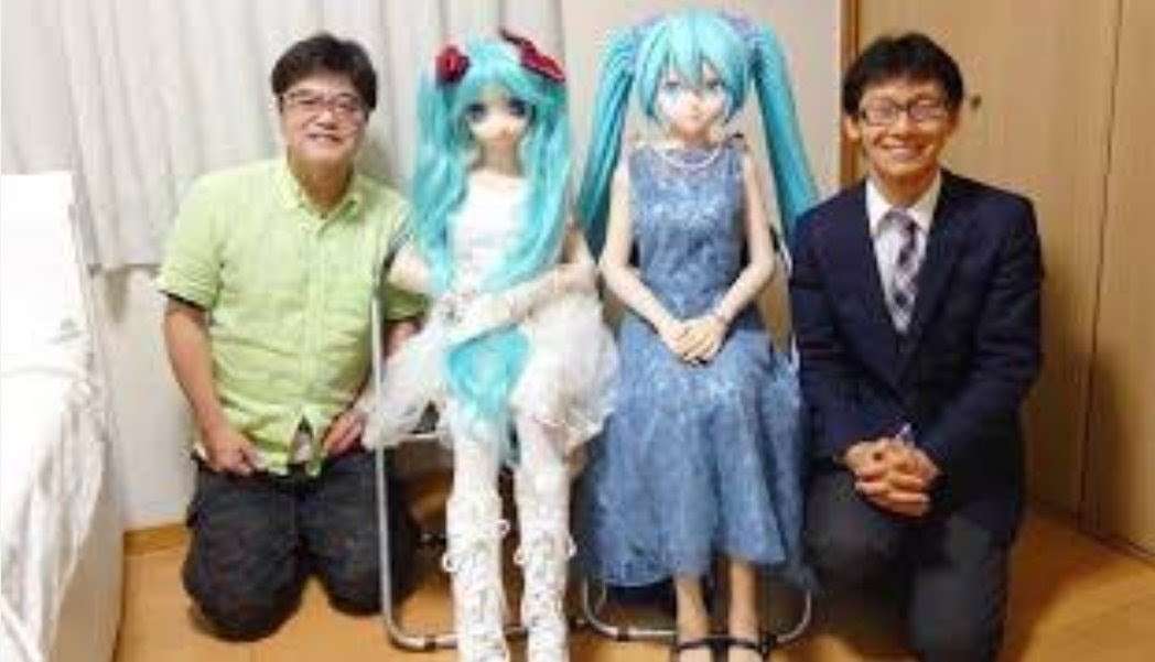 ｢初音ミクとの結婚式｣で大炎上…｢ミクの夫(42)｣が顔出し･実名で