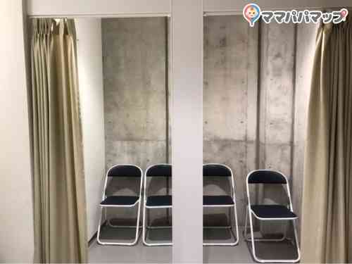 「女性の安心を犠牲にするのか」「パパもミルクあげたい」那覇空港の授乳室に批判殺到！？炎上背景にある「名称の罠」