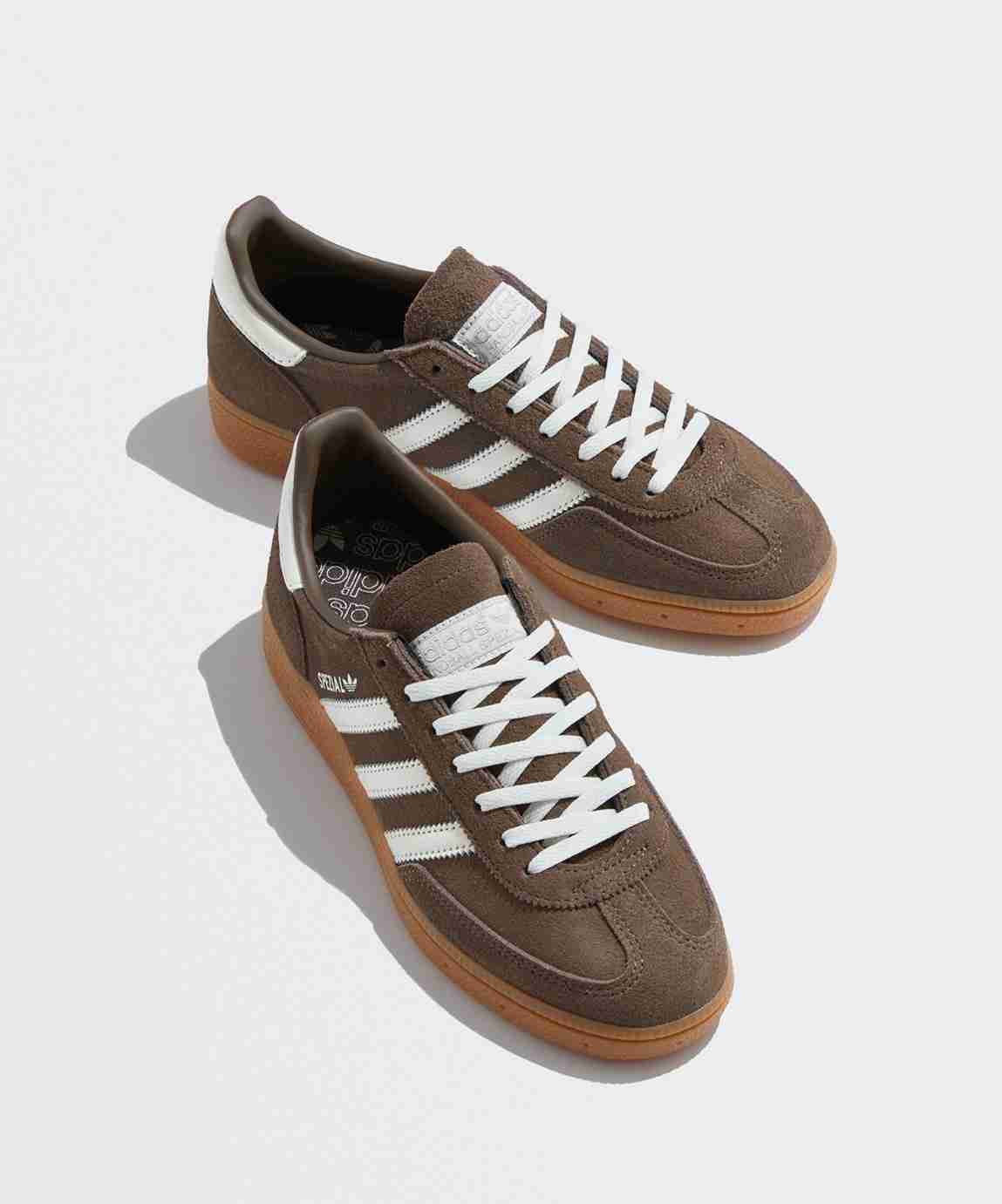 靴って何色が使える?