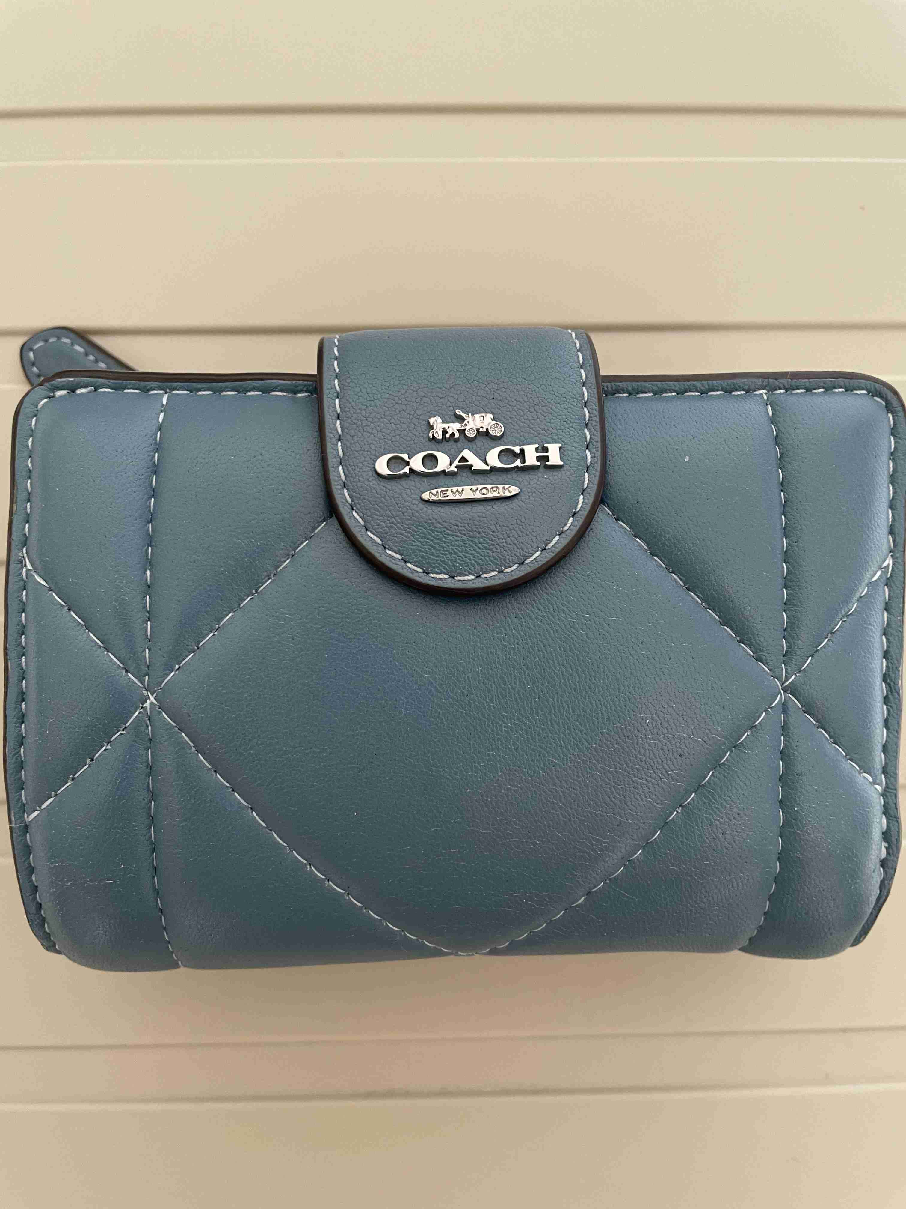 二つ折り財布使ってる人