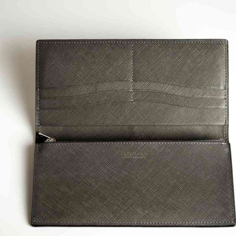 二つ折り財布使ってる人