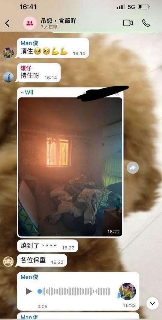 香港火災、現場では何度も爆発音　「家族が取り残された」訴える姿も