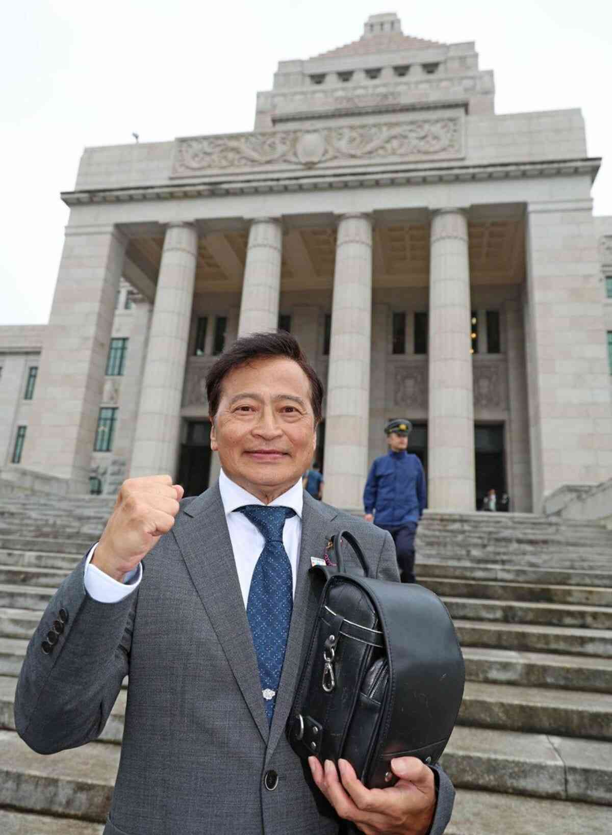 ラサール石井氏、小泉進次郎防衛相の「愛国心」言及をうけ「真の愛国は、戦争を起こさない事」