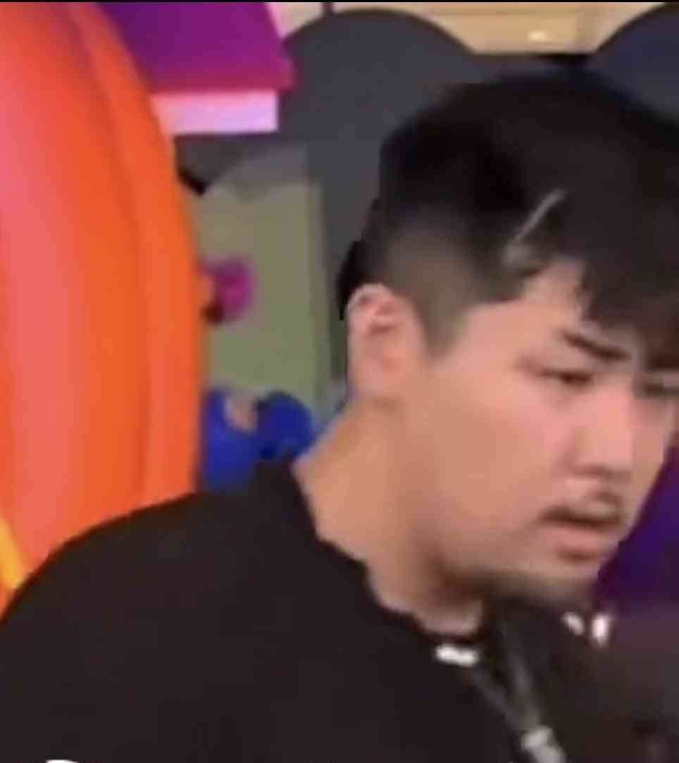 《フル動画入手》アンパンマンショー“パパ同士のケンカ”のきっかけは戦慄の頭突き…目撃者が語る 施設側は「今後もスタッフ一丸となって対応」