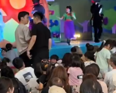 《フル動画入手》アンパンマンショー“パパ同士のケンカ”のきっかけは戦慄の頭突き…目撃者が語る 施設側は「今後もスタッフ一丸となって対応」