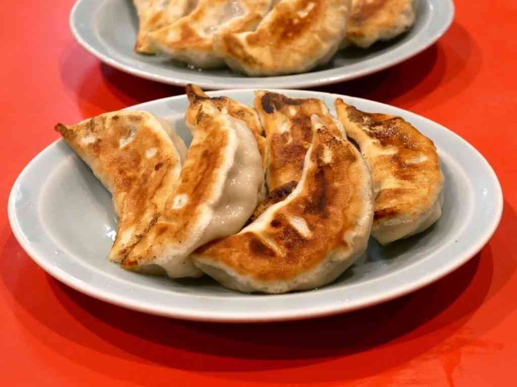 餃子をおかずにご飯食べる人