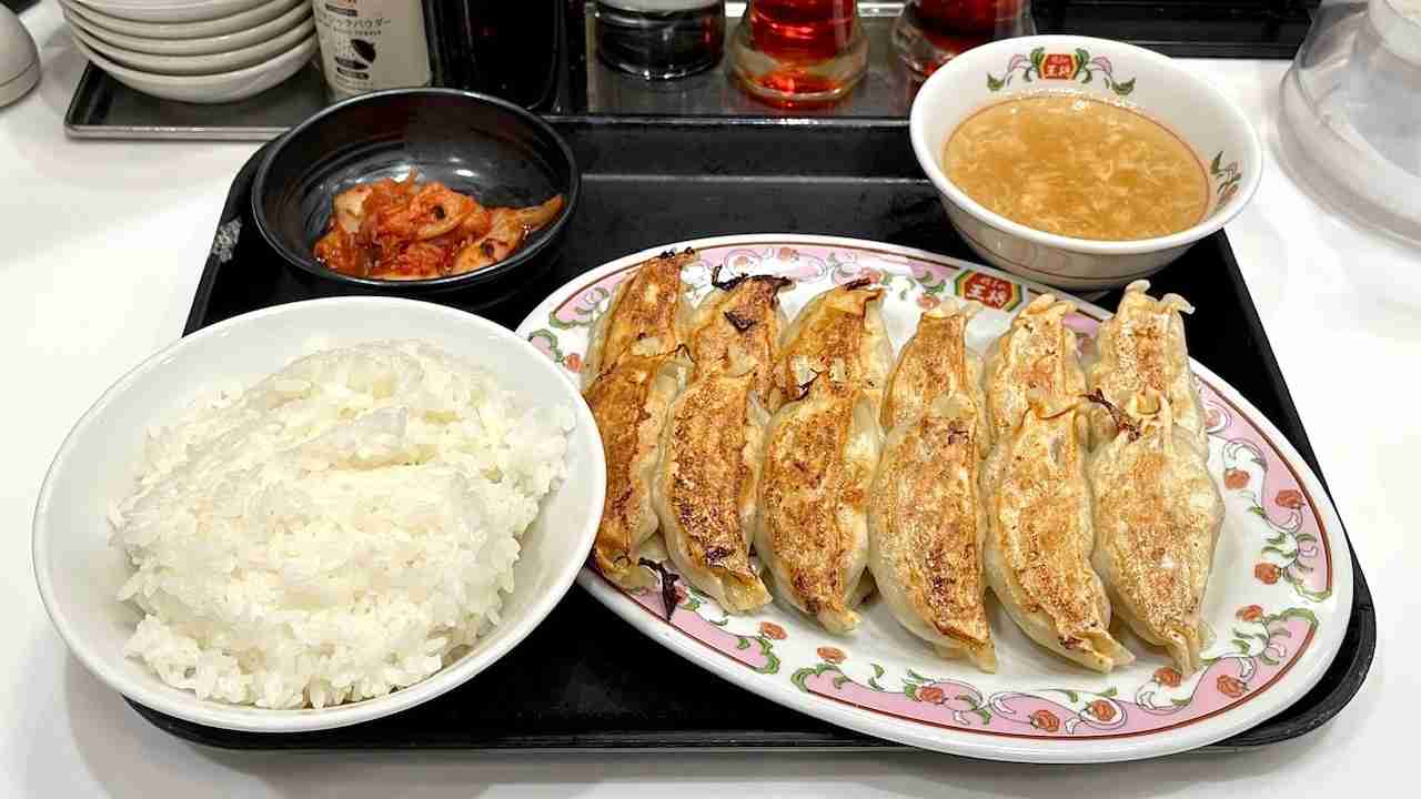 餃子をおかずにご飯食べる人