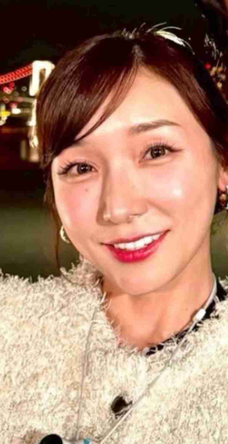 加護亜依37歳 友人結婚式お呼ばれコーデ披露 「大人っぽい」「マジで綺麗」の声