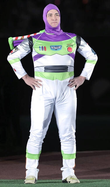 巨人・砂川リチャードが元HKT48の外薗葉月さんと結婚　プロポーズは絶景の夜景を見ながら