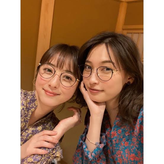 コンタクトやめてメガネにした人