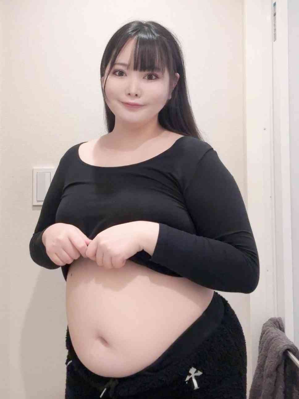 「こう見えて76キロあります」→「どう見ても90kg」と批判 ぽっちゃりインフルエンサーが陳謝