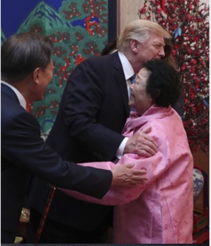 トランプ氏、女性記者に「ブタ、静かに」　エプスタイン元被告めぐる質問さえぎる