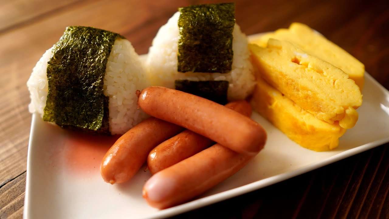 寝る前にスマホを見ない人、何をしてますか？