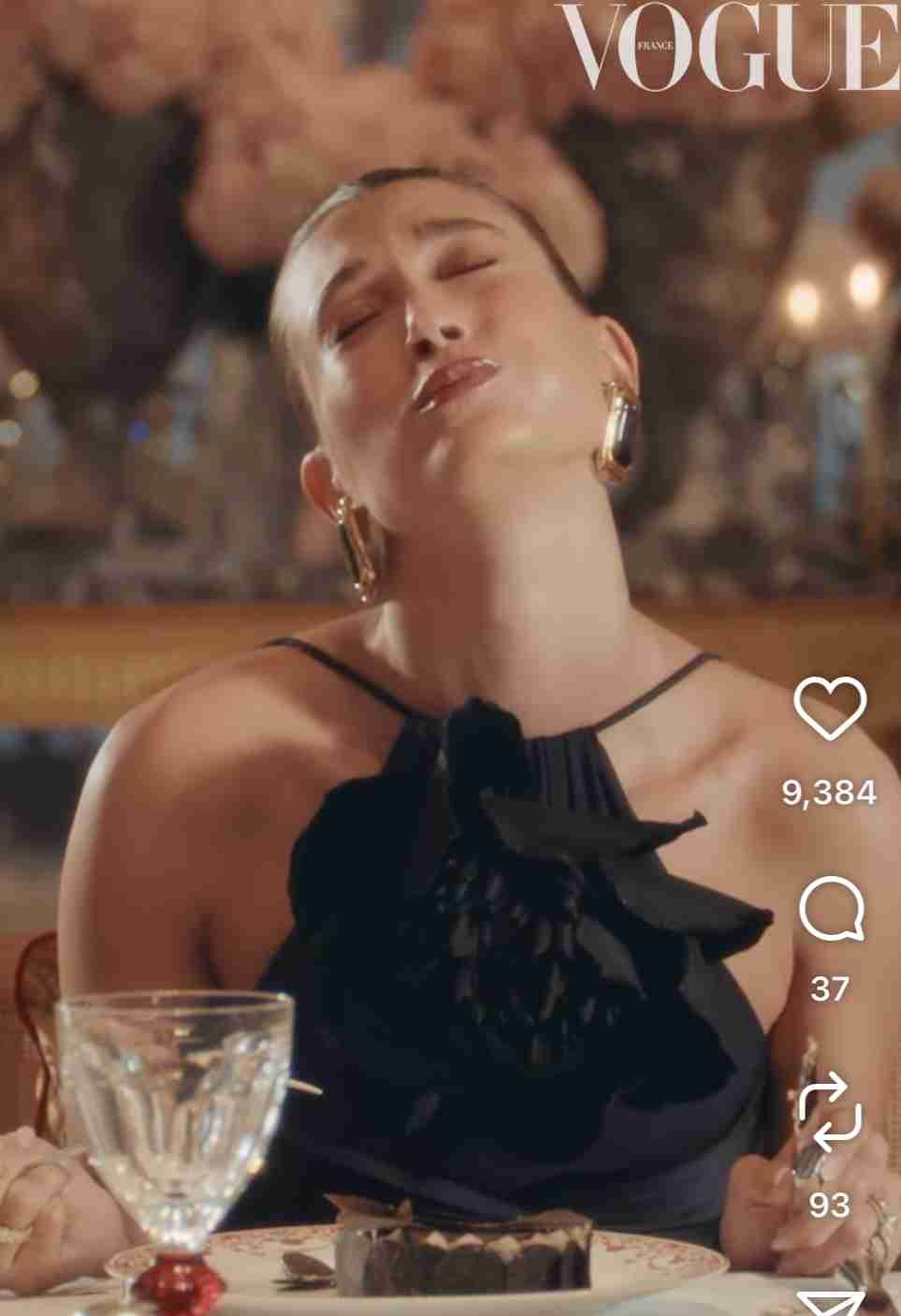 《その服どこで買ったの？》衝撃チェンジ姿のジャスティン・ビーバー（31）が“眼球バキバキTシャツ”披露でファン困惑　裁判決着の前後で「ヒゲを剃る」発言も