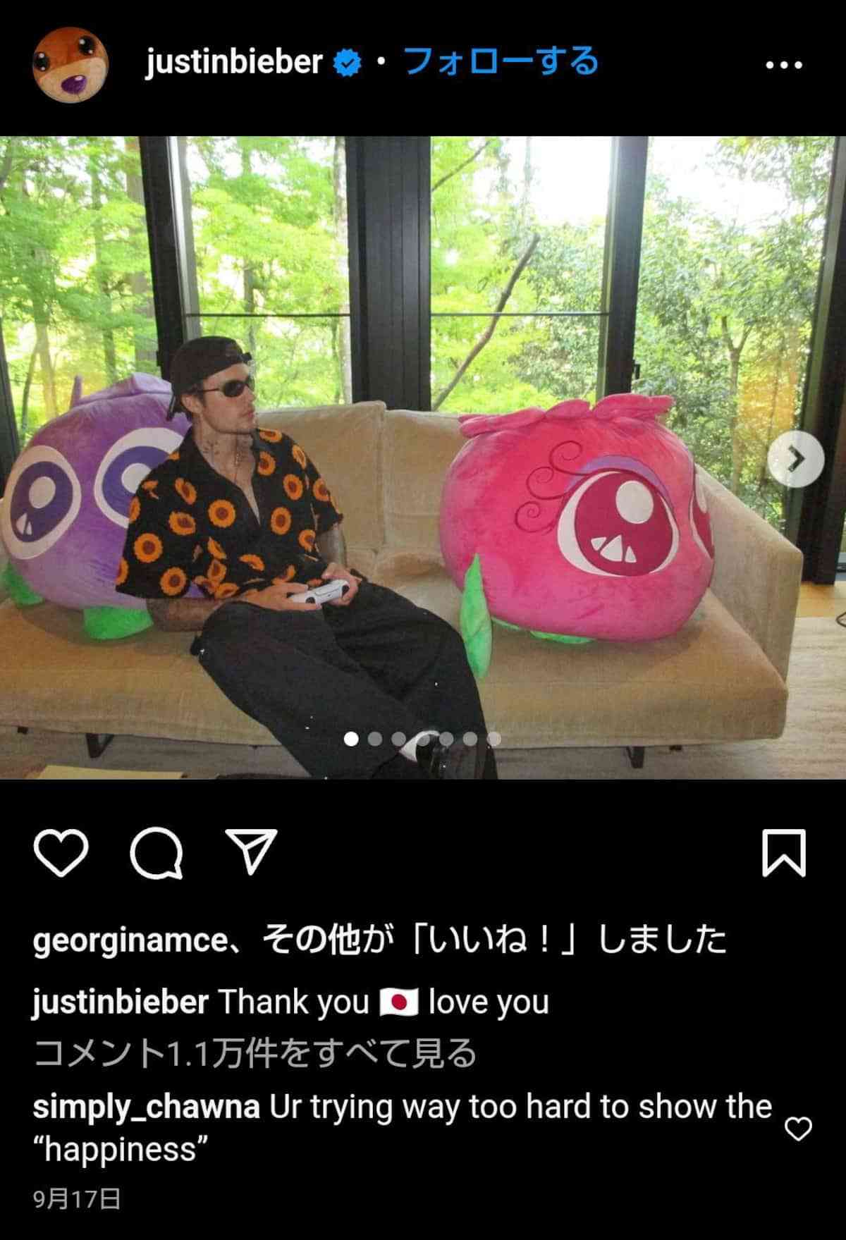 《その服どこで買ったの？》衝撃チェンジ姿のジャスティン・ビーバー（31）が“眼球バキバキTシャツ”披露でファン困惑　裁判決着の前後で「ヒゲを剃る」発言も