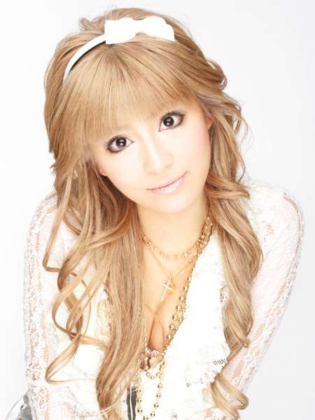 平成10年生まれの清楚系女子高生が“小悪魔ageha”風姫ギャルに転身、マインドに憧れ「ギャルは“時代のムードを作る存在”」