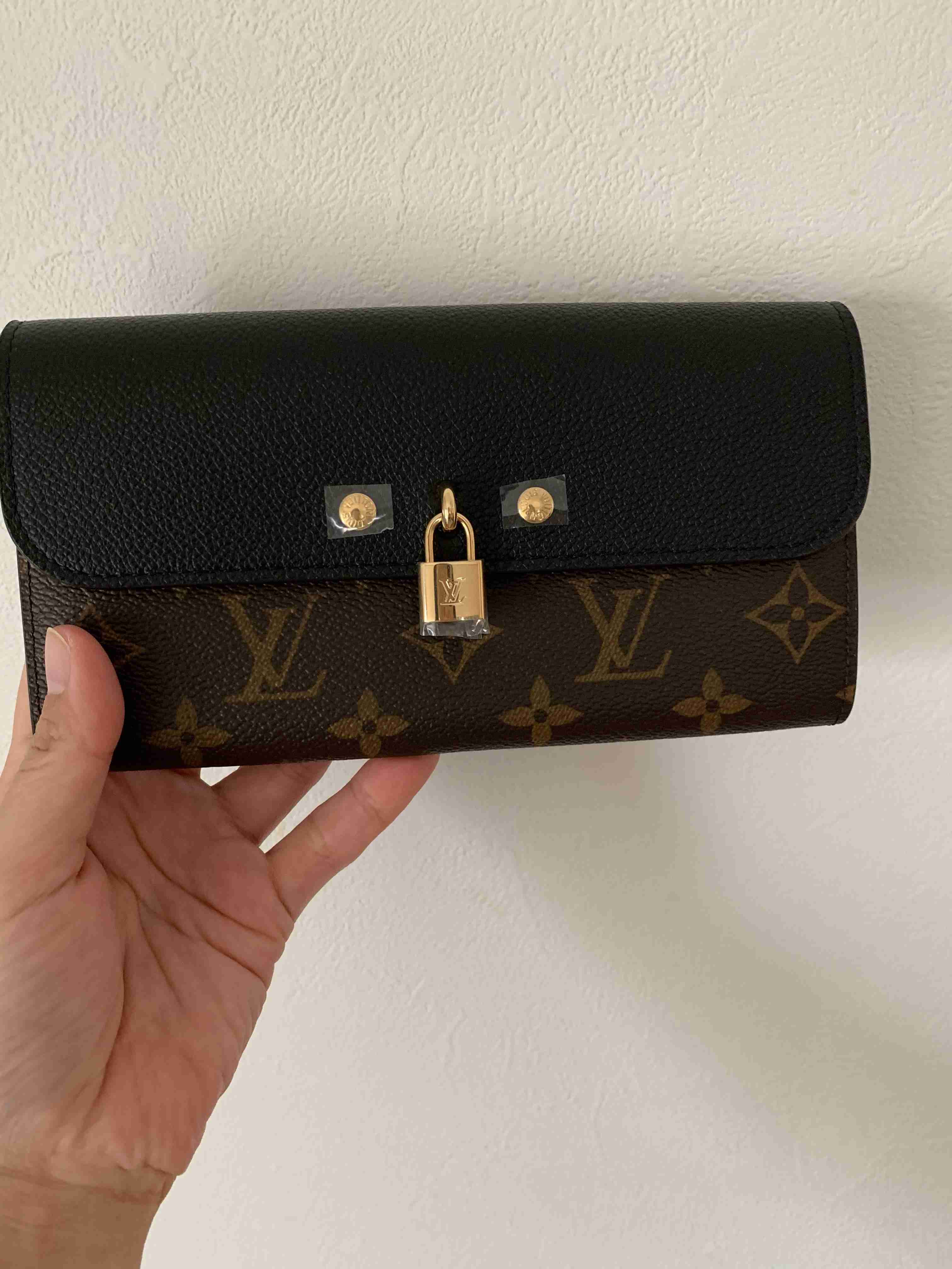 使っている財布のブランドを書き込むトピ 