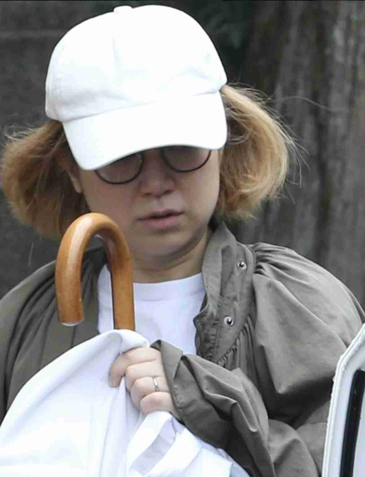 元「ジュディマリ」YUKI 53歳の近影にネット二度見「腰抜かした」「びびった」ミニ美脚「かわいいぃぃ」