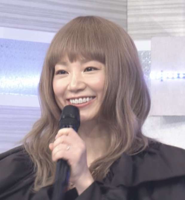 元「ジュディマリ」YUKI 53歳の近影にネット二度見「腰抜かした」「びびった」ミニ美脚「かわいいぃぃ」