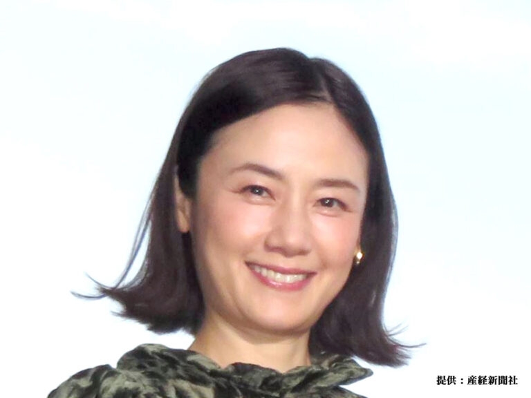 元「ジュディマリ」YUKI 53歳の近影にネット二度見「腰抜かした」「びびった」ミニ美脚「かわいいぃぃ」
