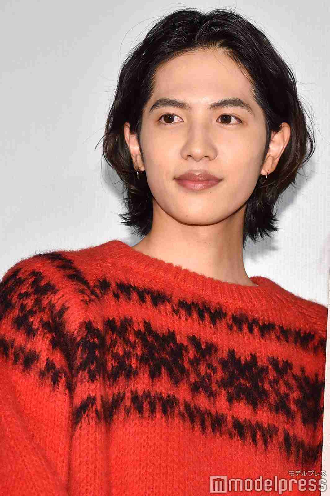 長髪が似合うイケメン