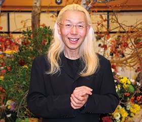 長髪が似合うイケメン