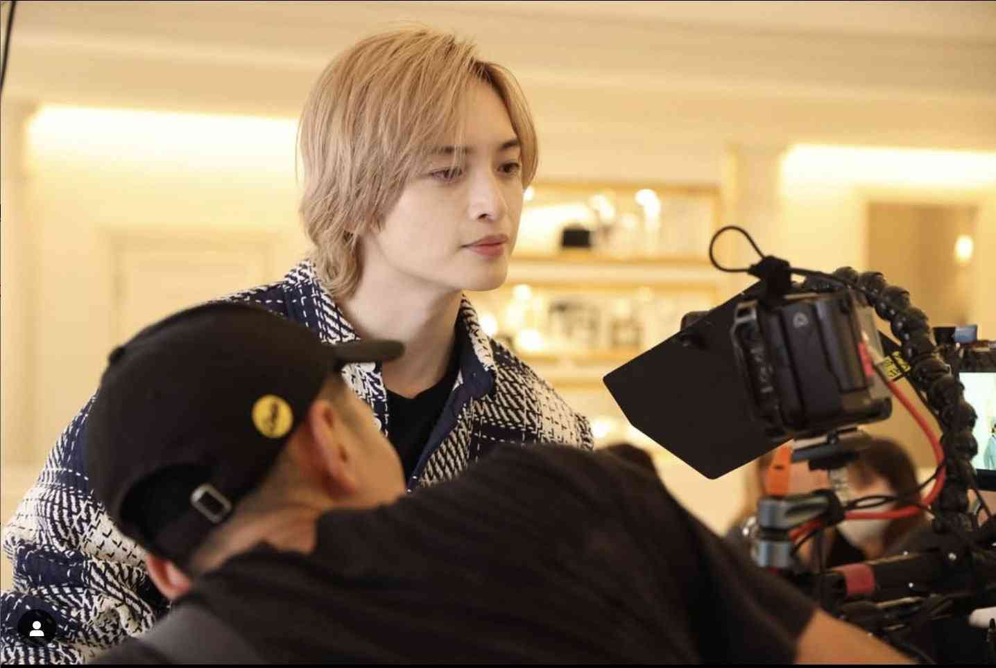 長髪が似合うイケメン