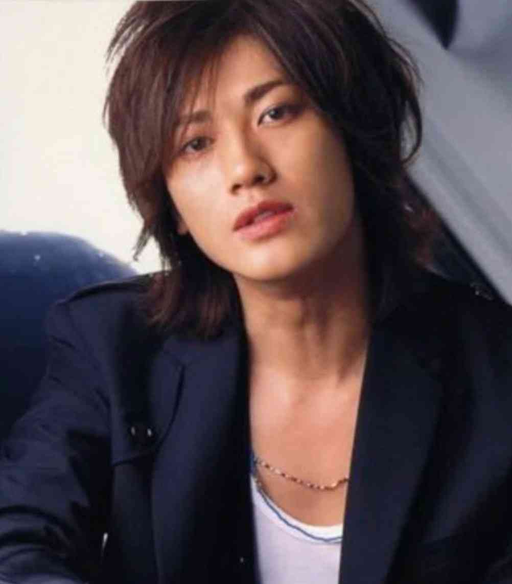 長髪が似合うイケメン