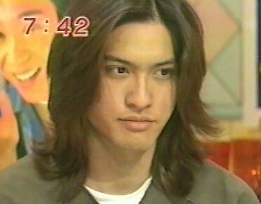 長髪が似合うイケメン