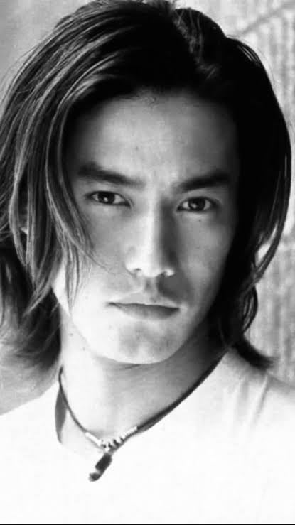 長髪が似合うイケメン