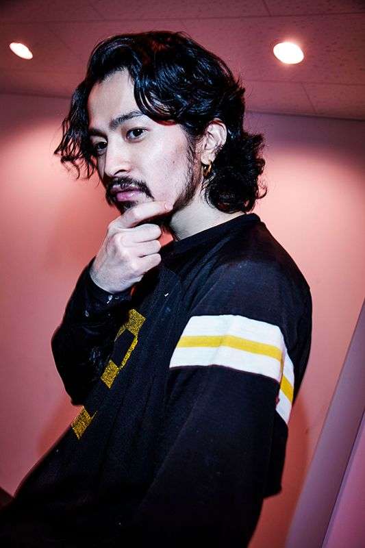 長髪が似合うイケメン