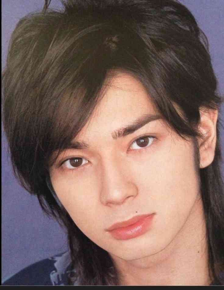 長髪が似合うイケメン