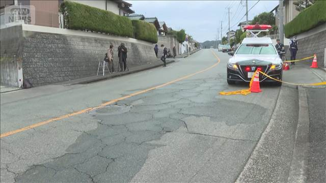 「男女が倒れている」住宅街の路上で父親を包丁で突き刺した殺人未遂の疑い　43歳の男を逮捕　父親は死亡　母親はケガ　福岡