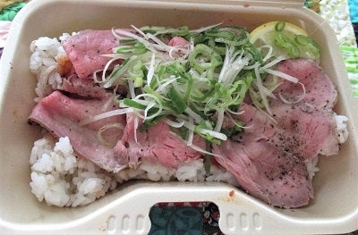 すき家でローストビーフ丼を注文したら犬の餌EXみたいなの提供されて涙「ロスト ビーフ丼やんけ」「はずれofはずれ個体すぎる」