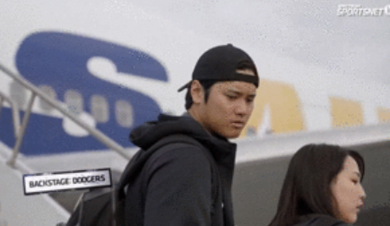 ドジャース・大谷翔平が押すベビーカーにファン急接近&撮影 動画拡散で物議「赤ちゃんに近づきすぎ」=海外報道