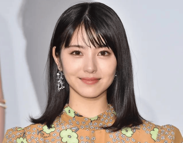 浜辺美波　最新近影のフェイスライン“ほっそり激変”に心配の声も…『24時間テレビ』から続く、多忙への懸念