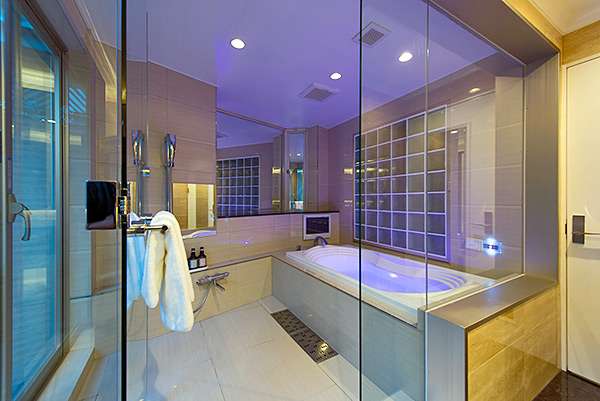 前橋市、ホテル面会の職員を停職　54歳副参事、今月末で依願退職