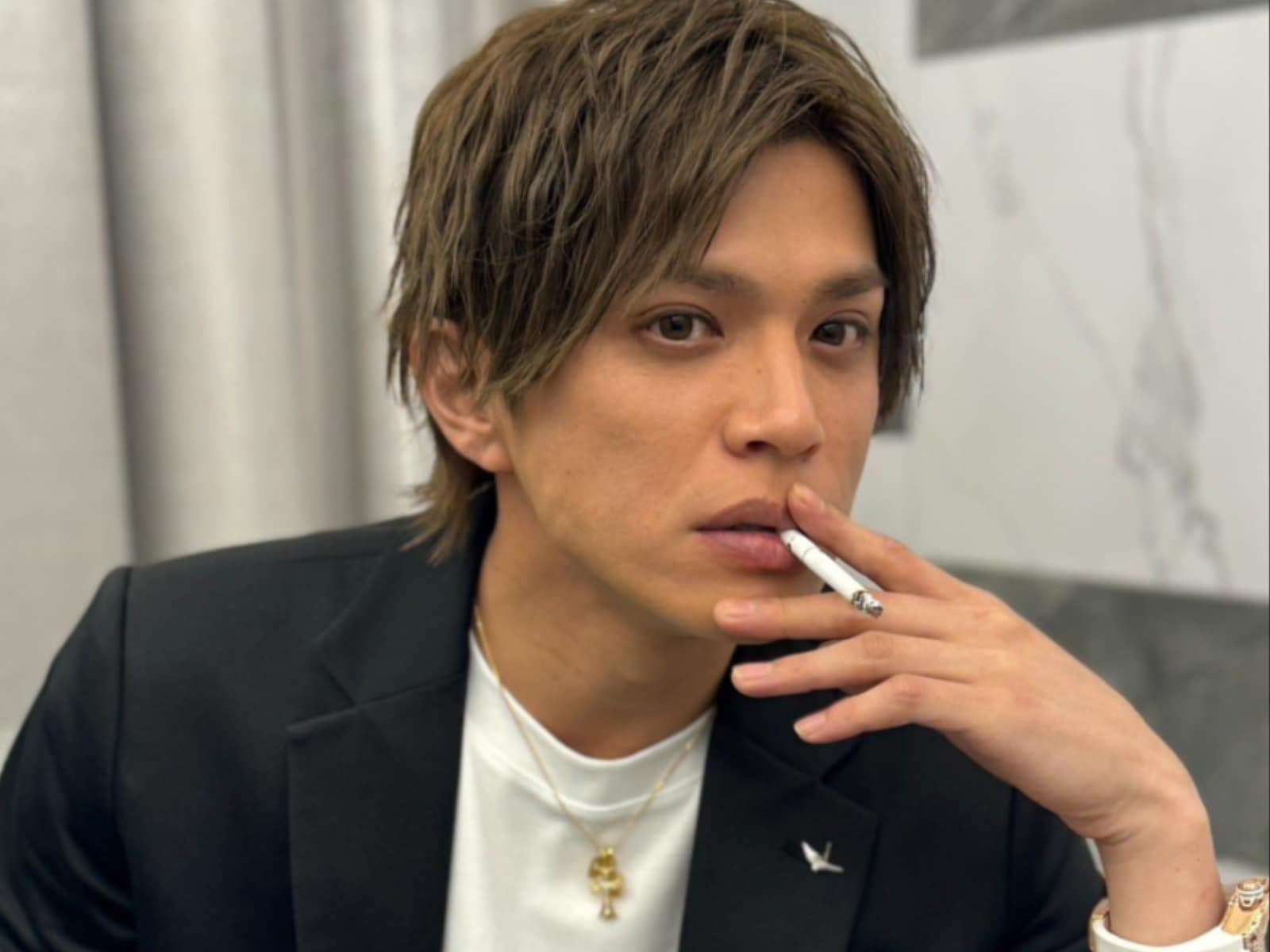 恋愛禁止ルールを生んだ“裏切りの初恋”、伝説のお姫様だっこ、女優キラーとの濃厚なキスも…前田敦子(34)の“情念が深い”人生