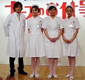 「大物女優が電車乗ってる」プライベート姿に騒然「顔隠しても」「バレバレ」「8頭身」「オーラ出てます」正体は観月ありさ