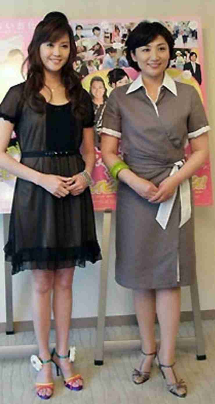 「大物女優が電車乗ってる」プライベート姿に騒然「顔隠しても」「バレバレ」「8頭身」「オーラ出てます」正体は観月ありさ